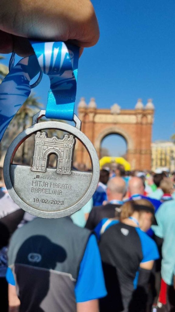 Medal of Barcelona Half Marathon 2023, Mitja Marato