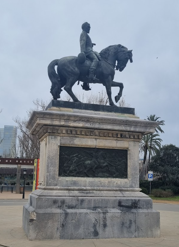 The statue dedicated to Jaume Garriga I Miquel. This statue is a beautiful piece of art that adds to the ciutadella park already stunning scenery